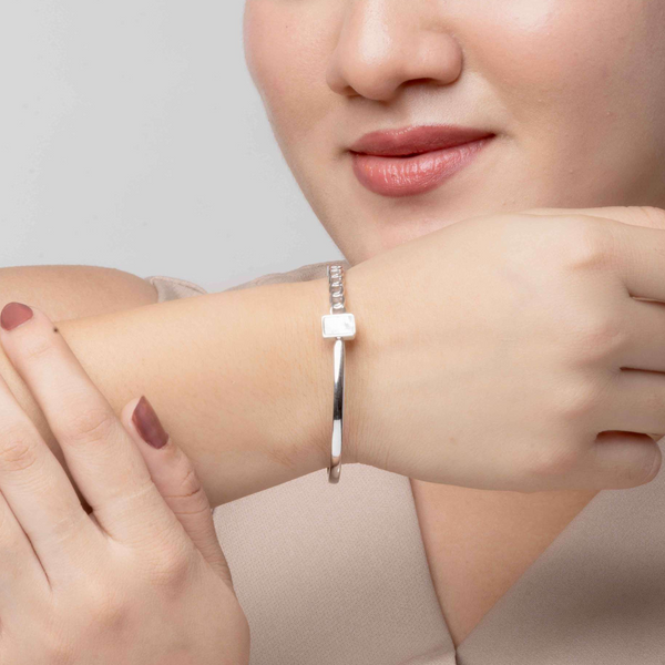 Silver Silhouette Chain Accent