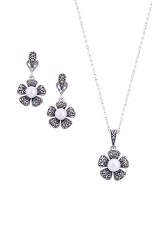 Vintage Pearl Flower